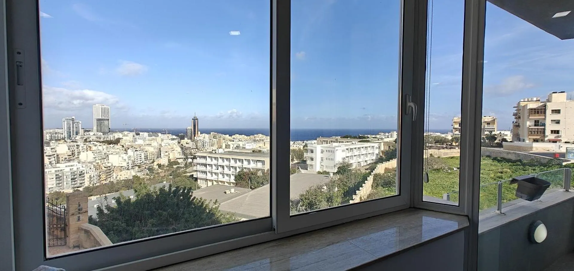 Modern Apartment With Distant Sea View Сент Джулианс